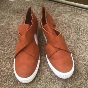 Size 10 strappy wedge sneakers